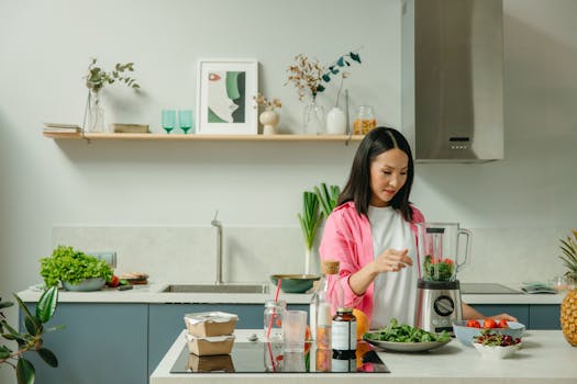 User-friendly blender on a kitchen counter